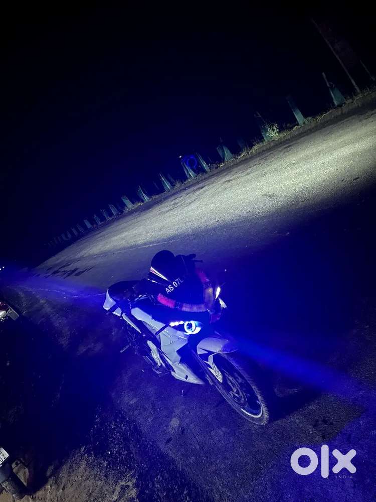 Rs 200 Bs4 Good Condition..