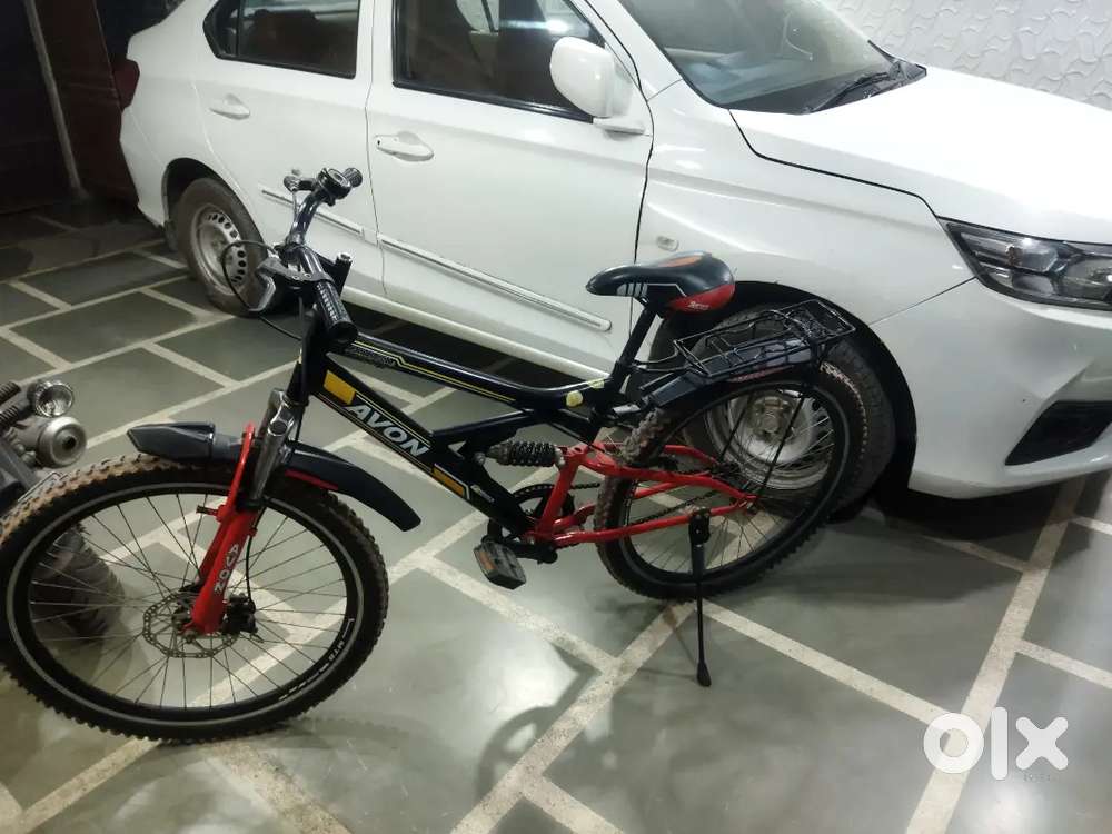 I want selling my new bycycle becouse I have no time to use this.