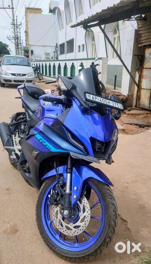 R15 v4 Blue