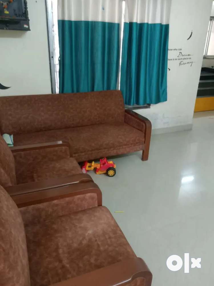 1bhk semi furnished flat available for rent