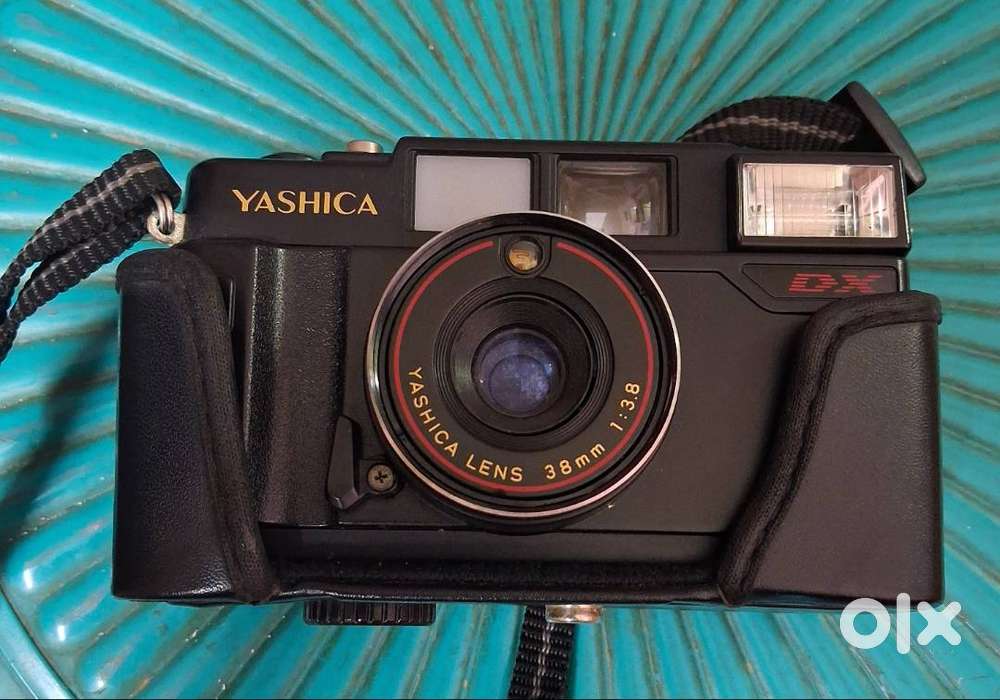 YASHICA MF 2 super black camera