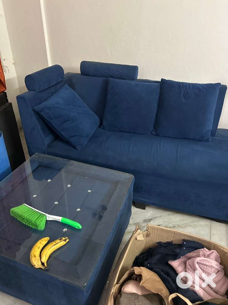 7 seater sofa good condition. Premium quality.