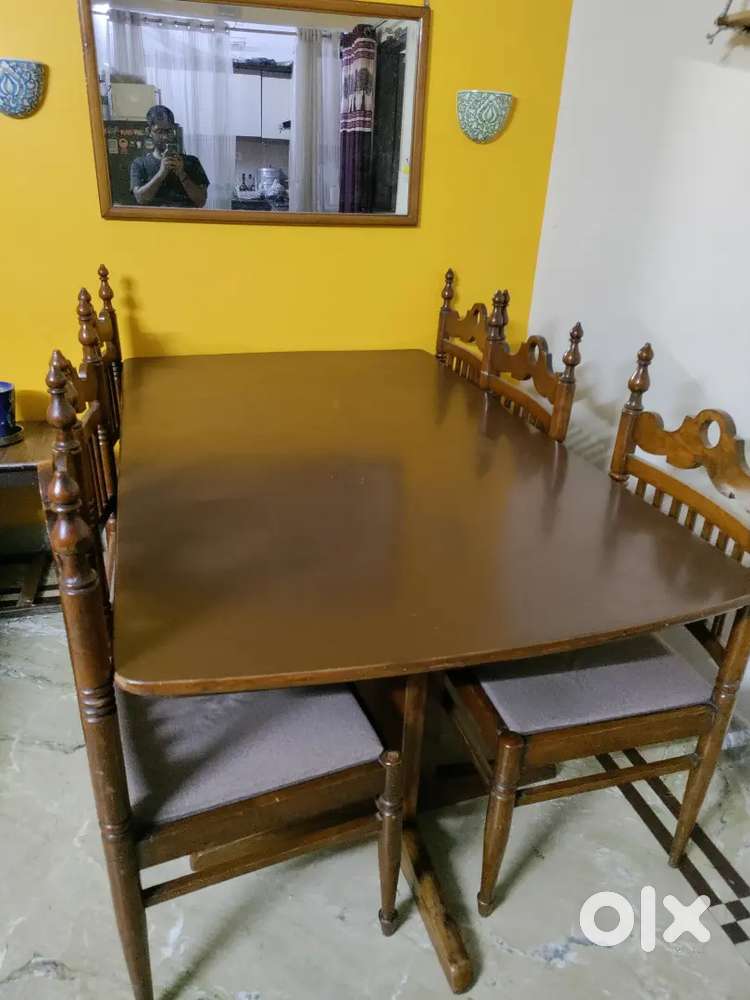 6 seater dinning table and center table with seats