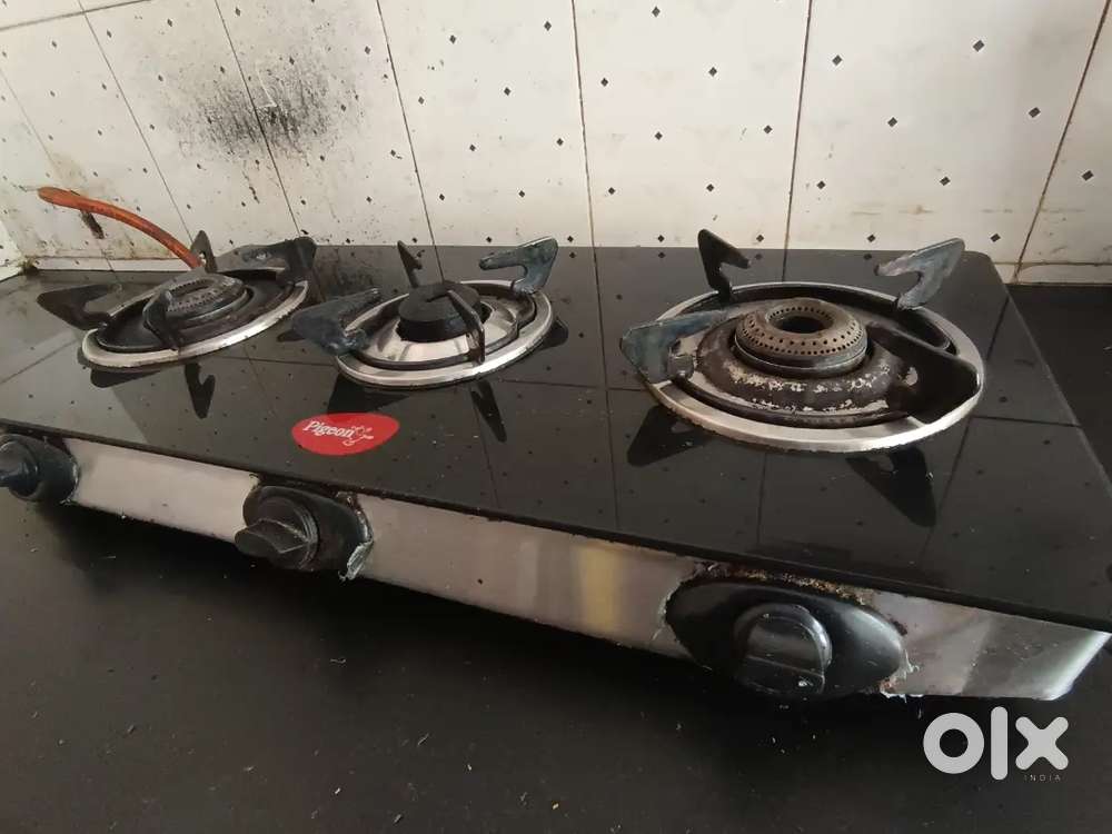Pigeon 3 burner stove.   Just 13 month old
