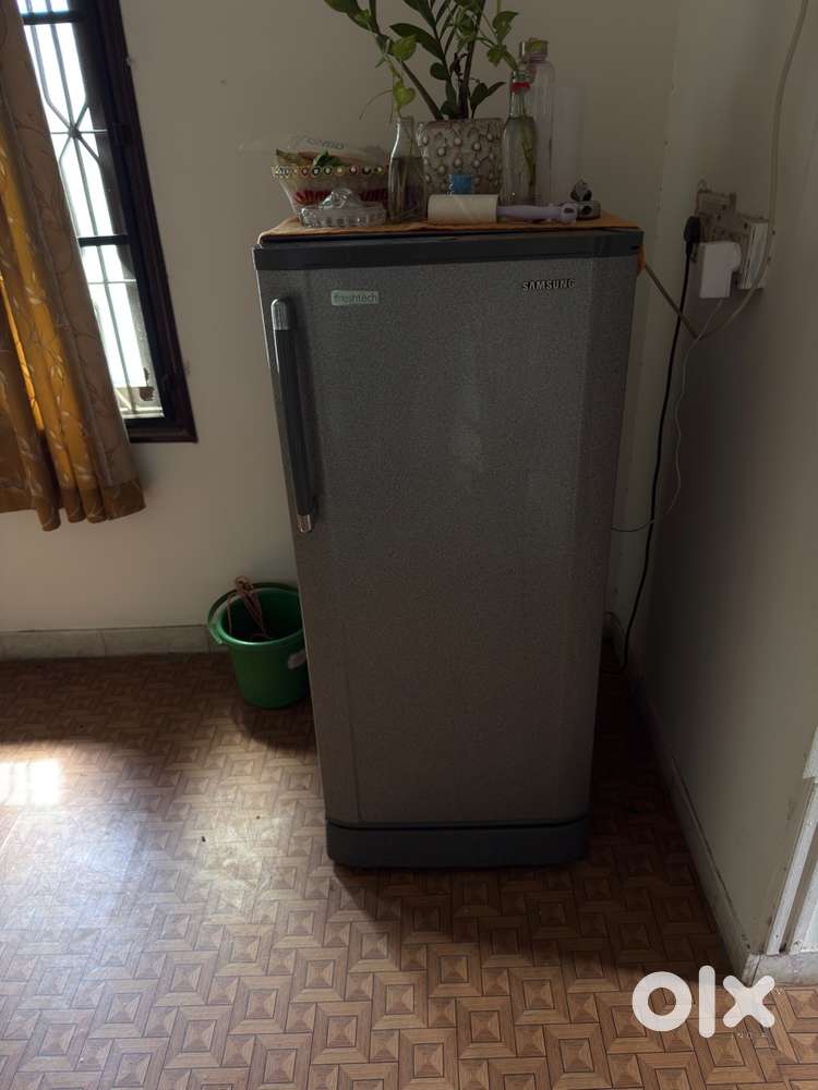 Single door fridge for sell in working condition