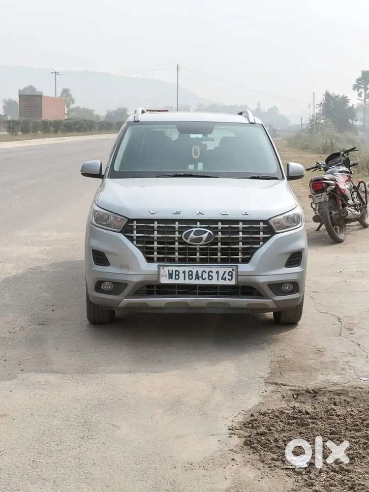 Hyundai Venue 2019 Petrol 23000 Km Driven tax upto 2029. With sunroof.