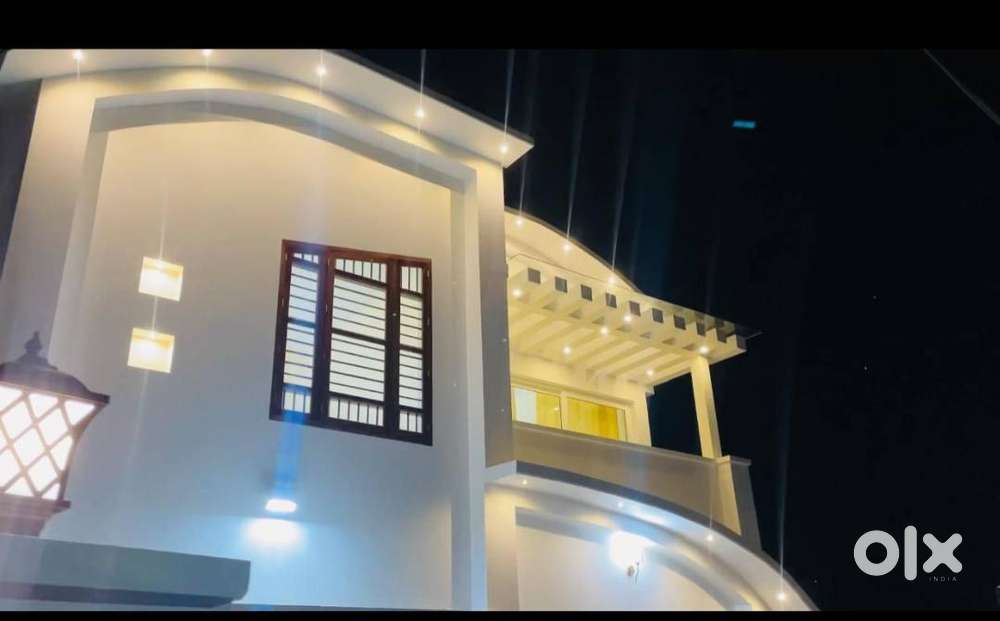 POOJAPPURA 11 CENTS 3100 SQ.FT HOUSE FOR SALE