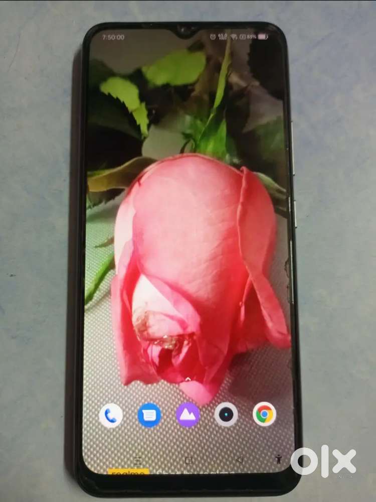new condition 1 year old, original bill,box and charger available