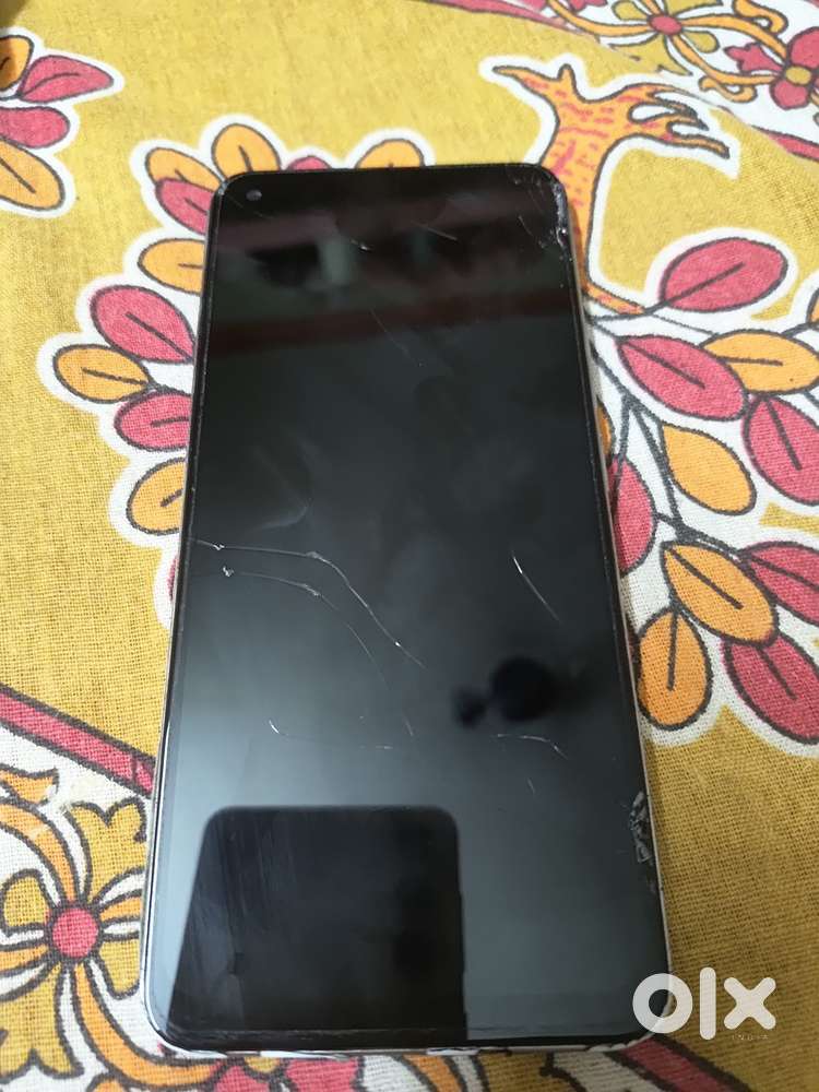 Realme 8 for sell 4/128 3 yr old phone