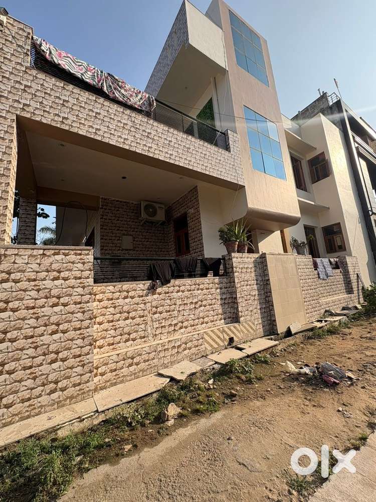 Corner house for sell