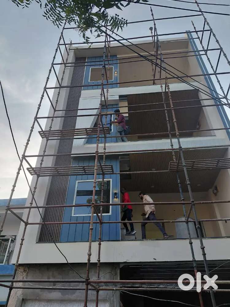 1 BHK Flat – Semi-Furnished  Bachelor Friendly