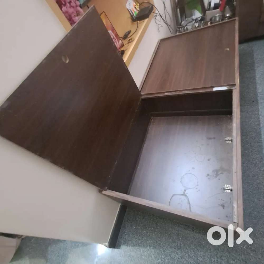 Single Diwan Cot with Mattress – Good Condition, Ready to Use