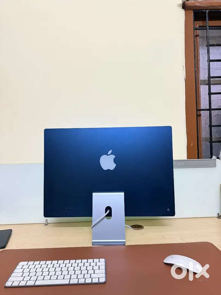 Rarely used imac 24 with m1 chip in almost new condition no scratches