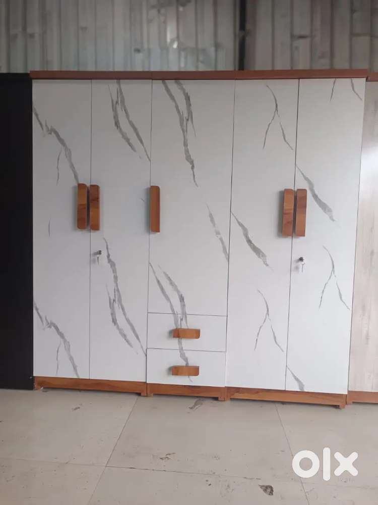 BRAND NEW 5 DOORS WARDROBE