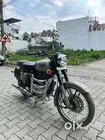 royal enfield classic 2017 gun metal in very good condition