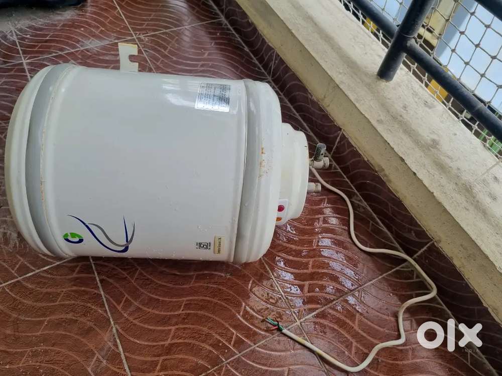 Crompton15L storage geyser for sale (Repair required Coil replacement)