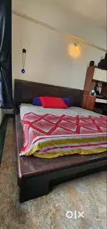 King Size Hydraulic Storage Bed Frame with good Sleepwell Mattress