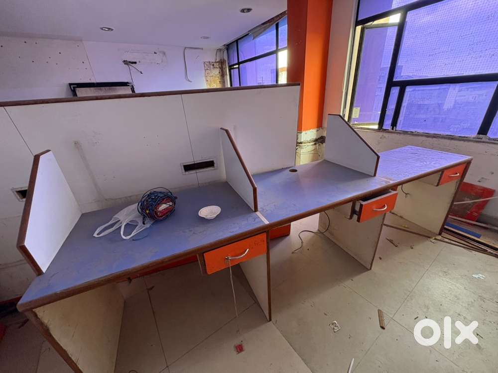 Computer table