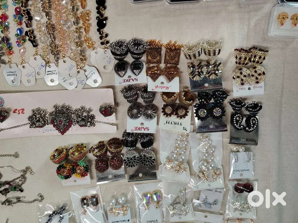 Wholesale complete. Black metal jewellery