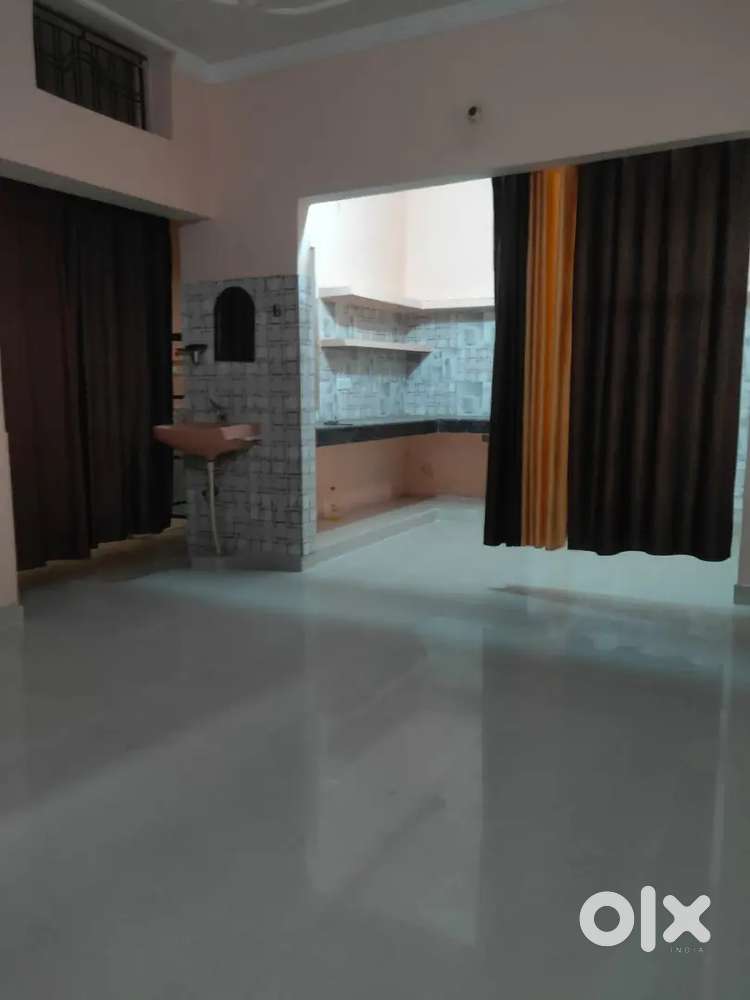 2 bhk / 3 room set near MMMUT / AIIMS