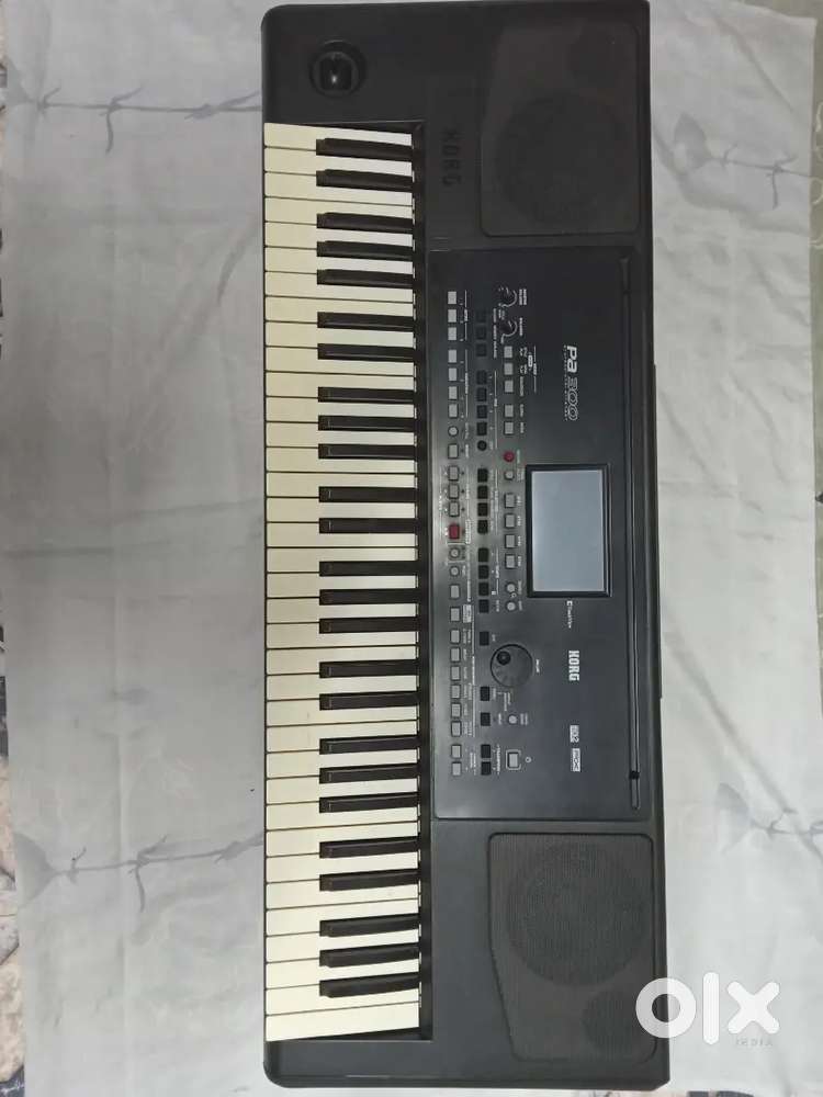 KORG PA 300 Keyboard - Second Hand - In Good Condition