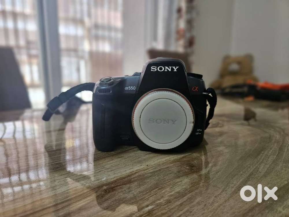 Sony Alpha A550 DSLR with 18-55mm & 55-200mm Lenses + Accessories