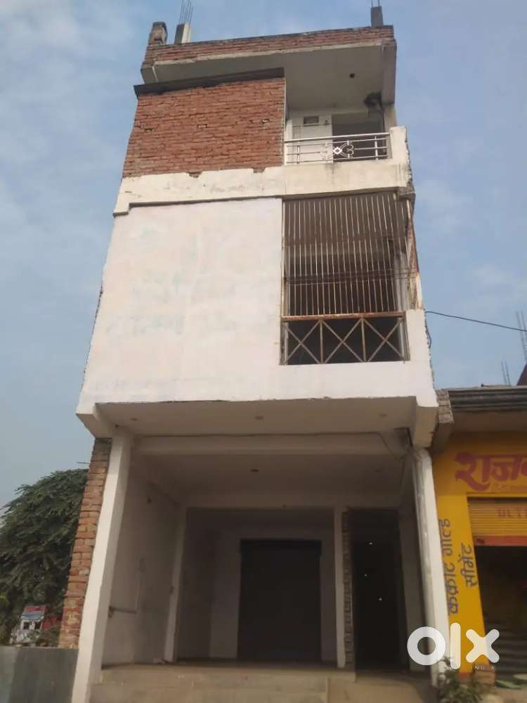 Office, Shops ,Showroom and Rooms,(Total area 2700 Approx)