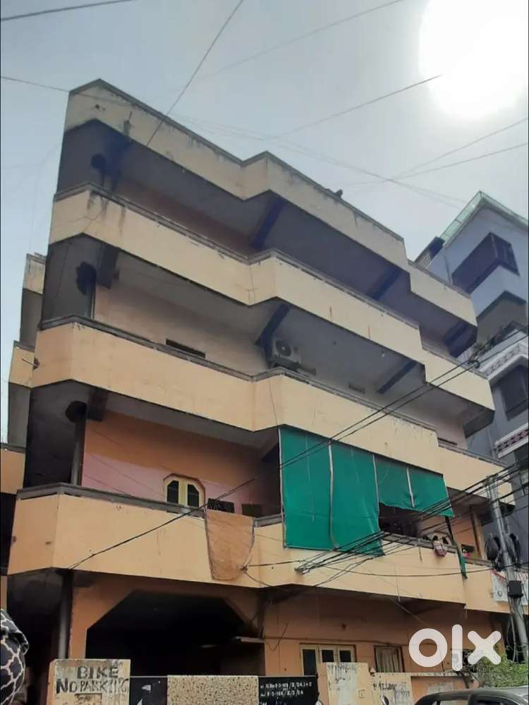 Flat for rent at moti nagar