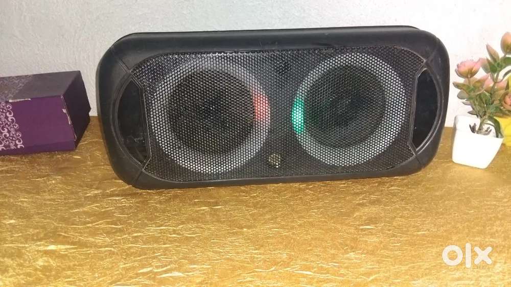 Bass speekar sound bohot bhadiya h iska