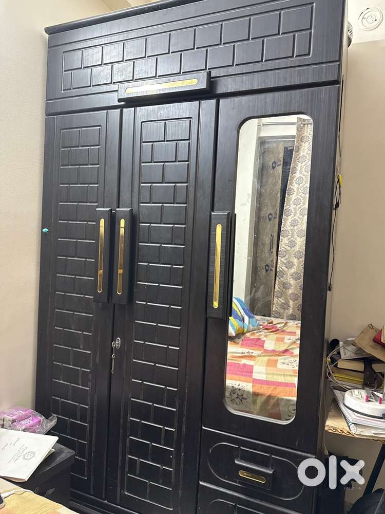 Big size cupboard with mirror on one side