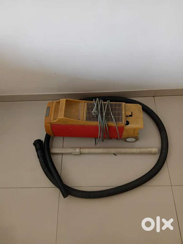 Vacuum cleaner.