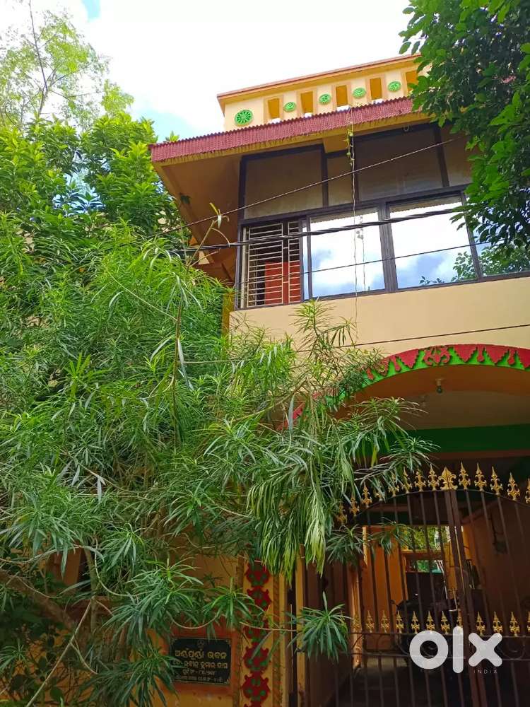 2 bhk with 24 hr water supply with bike parking for family