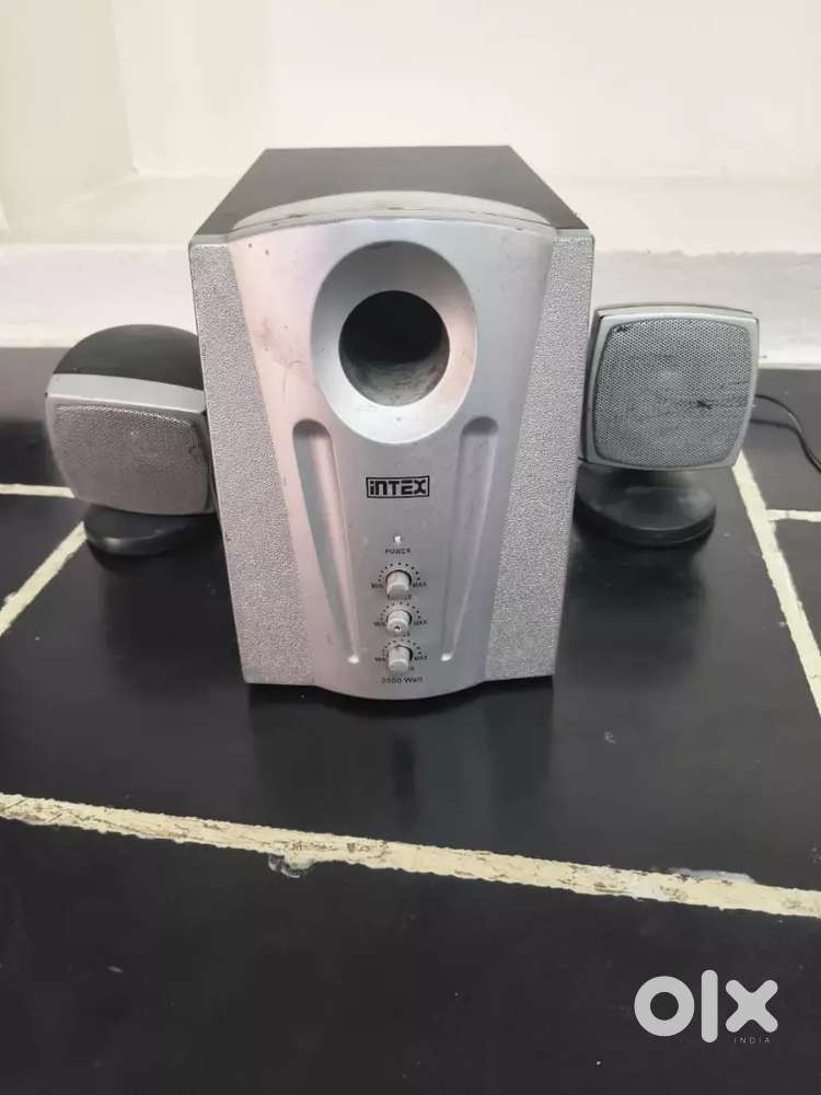 Intex audio woofer and 2speakers