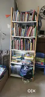 Book shelf / display unit