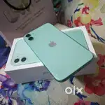 Iphone 11 64 GB Phone is in good condition *all features are working*