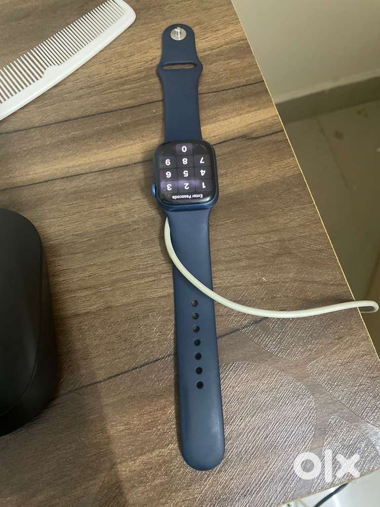 Apple series 7 40mm GPS watch with box