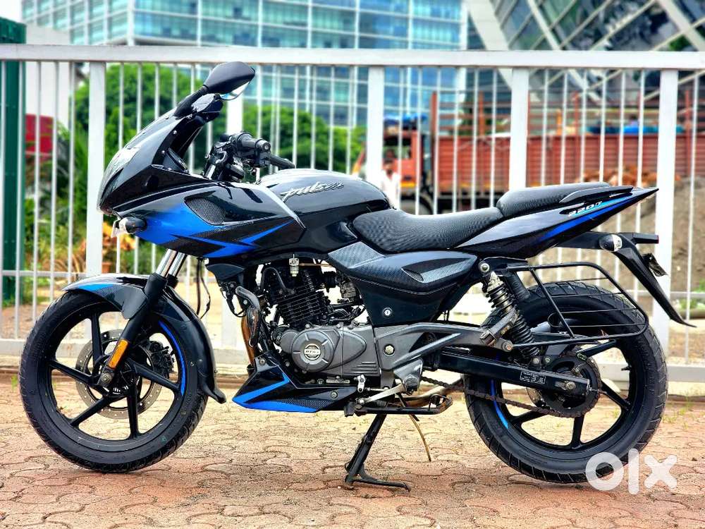 BAJAJ PULSAR 220 2019 ABS IN MINT CONDITION AD BIKEBAZAR KTM NS 200 RS