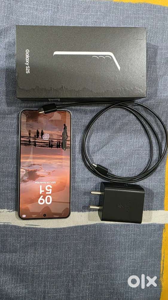 Samsung S25 – 12GB  256GB – Silver Shadow – Excellent Condition