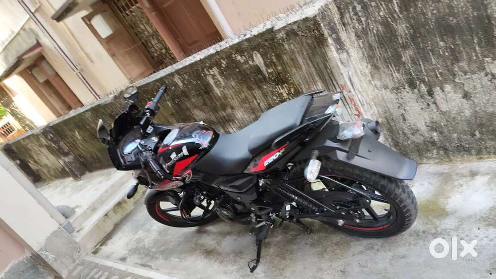 Pulsar 220 f just 10 days old