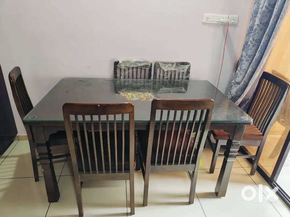 Dining table for sale