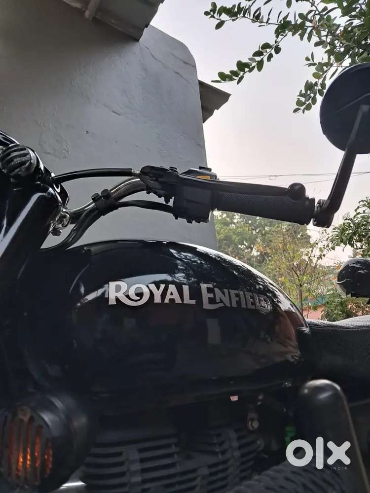 Very good condition well maintained.. black colour classic 350