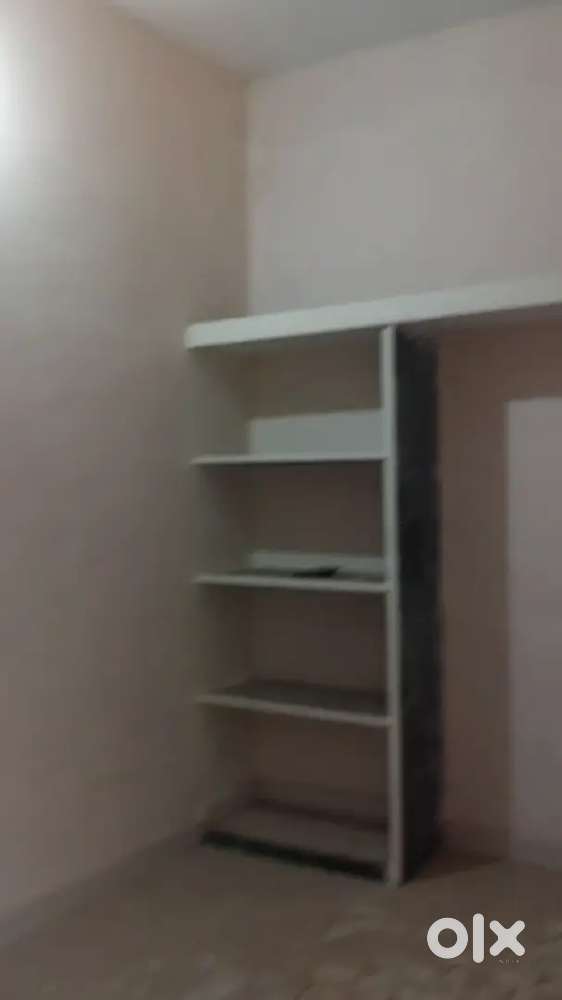 Available single room  attatched with bathroom without kichen