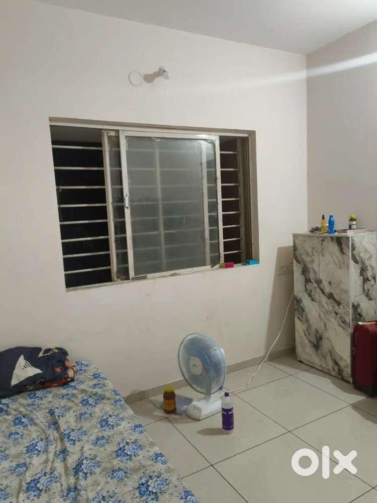 Non Gujju Needed working Flatmate for 2 Bhk flat near Madhapar chokdi