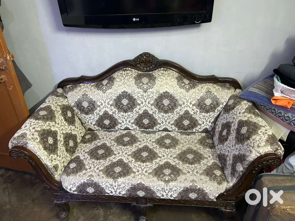 carving sofa set plus dining table gd condition