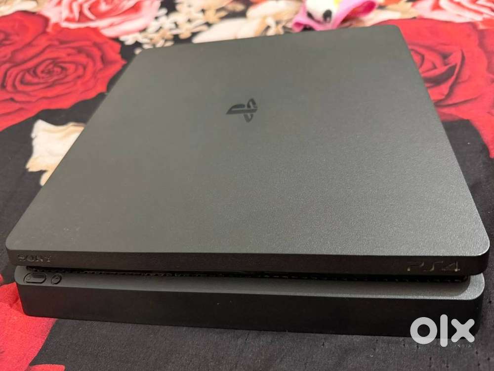 Ps4 Slim, With Games Cds And Accessories