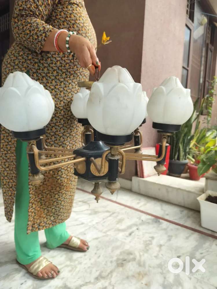 Jhoomer with six bulbs