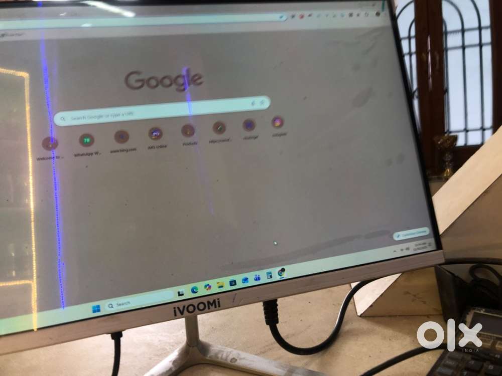 Monitor 22”. Key board and mouse