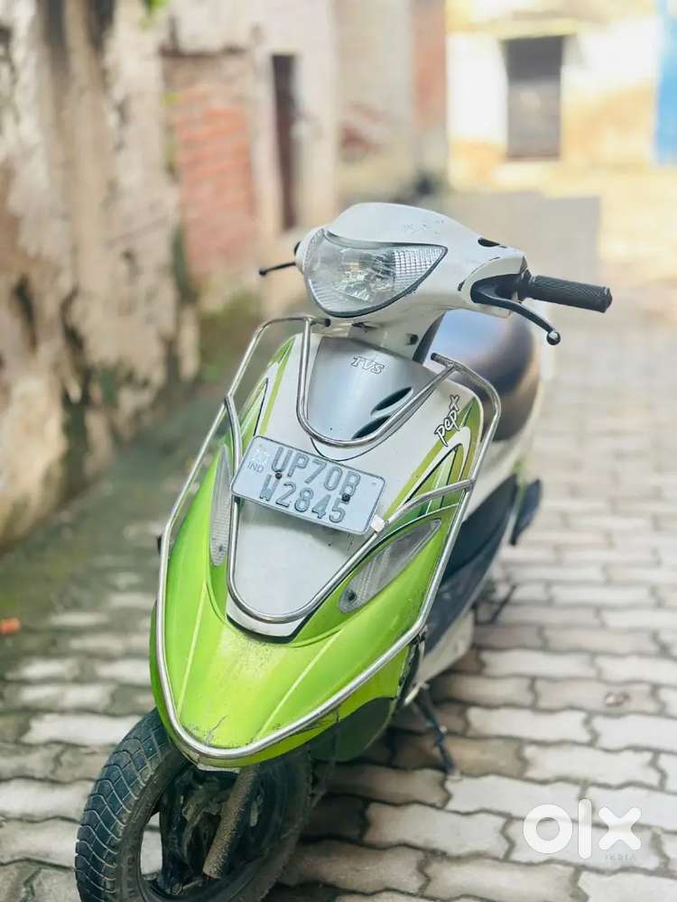 Scooty pep plus white and green