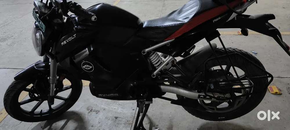 Revolt RV400 - Excellent Condition less driven