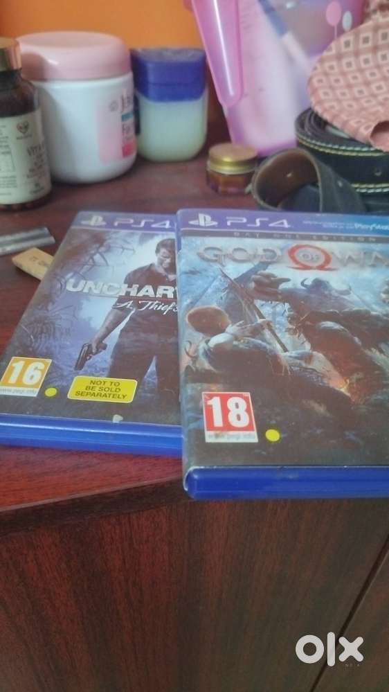God of War 4 and Uncharted 4 PS4